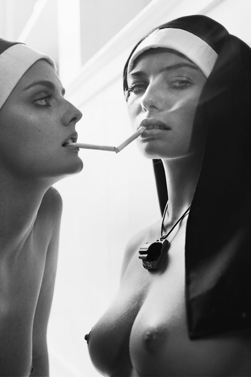 decentfellas:  Jessica Hart and Lydia Hearst by Marc Hom