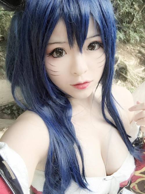 XXX league-of-legends-sexy-girls:  Ahri Cosplay photo