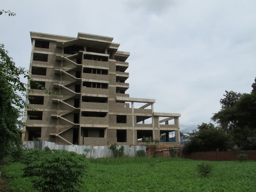 bauzeitgeist:Building under construction, Boulevard de l'Umuganda, Kacyiru, Kigali, Rwanda. Pho