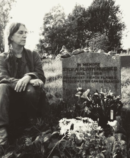 violentwavesofemotion:Patti Smith visiting Sylvia Plath’s grave. October feels for sure by @bloodymi