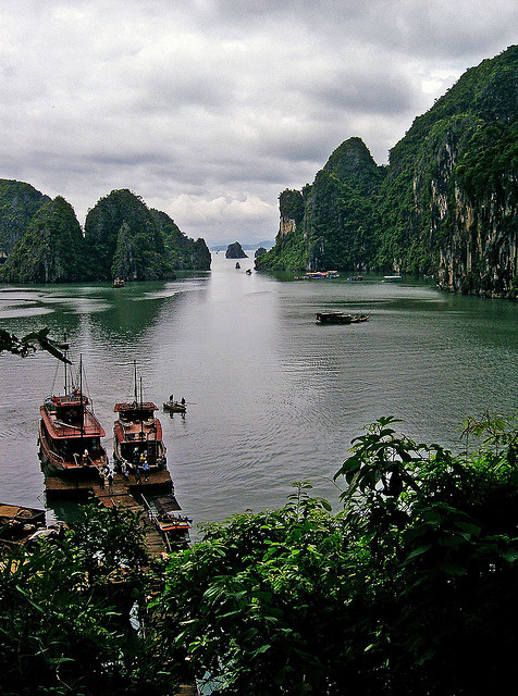 visitheworld:  Cloudy day in Ha Long Bay / Vietnam (by Peru Serra).