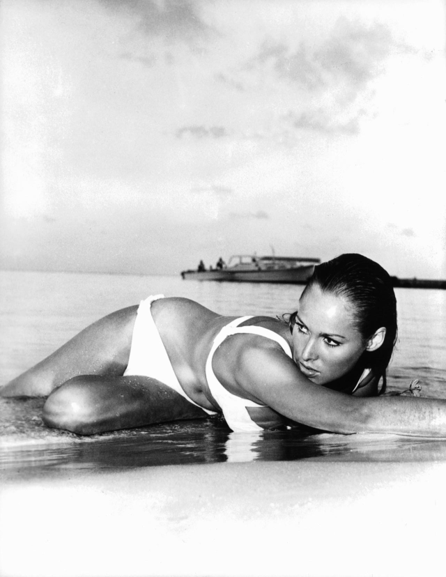 Ursula Andress on the set ‘James Bond Dr. No’ de 1962