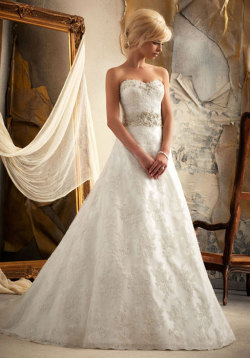 deniseyq:   Sweetheart Natural Waist Chapel Train Wedding Dress 