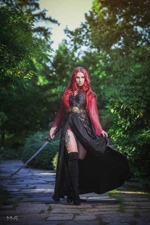 gothicandamazing:    Model: RevenaPhotographer: MLC Foto    Welcome to Gothic and Amazing | www.gothicandamazing.com  