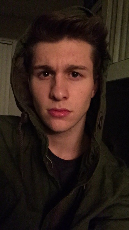 malikmydick:  did u know that ur lips are the same color as the tip of ur dick