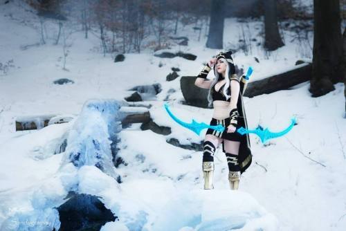 league-of-legends-sexy-girls:Ashe Cosplay Hey look, something safe for work x3 ~Chris