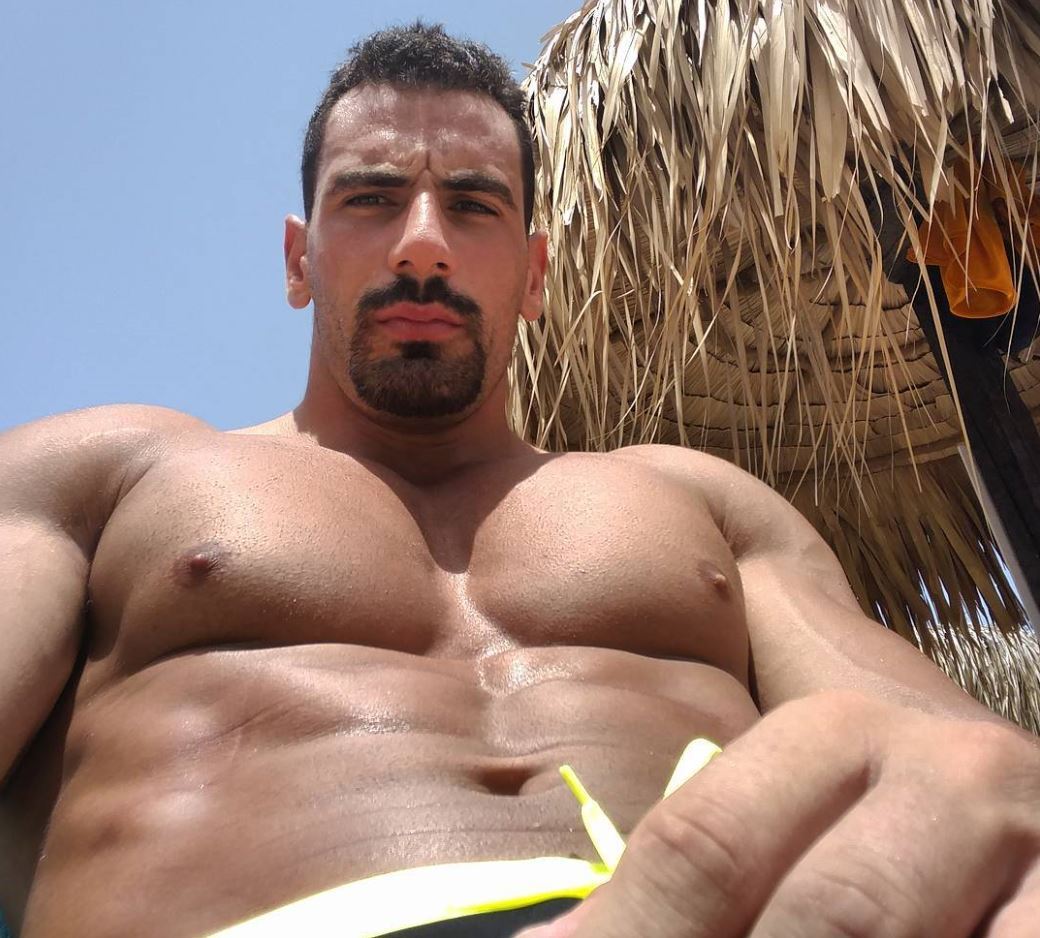 stratisxx:Sexy Greek daddy Alex Belegris hits the beach