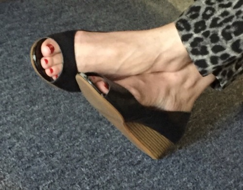 footsneaktoo: Executive feet in peep-toe wedges. Mmmm