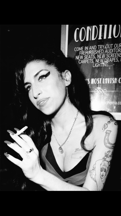 Lookporn:  RIP Amy Winehouse.   Your music does wonders for the soul.  Born September 14, 1983 Died July 23, 2011