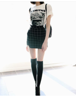 skinnywarriorwolf:  Legs for days