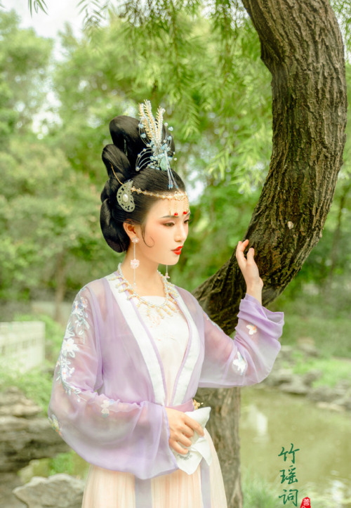 hanfugallery: Traditional Chinese hanfu by 公子芸_