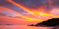 neptunesbounty:  Burning sky by Brian H.Y on Flickr. 