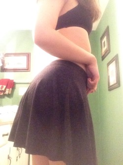 cummiesmachine:  skirt lift