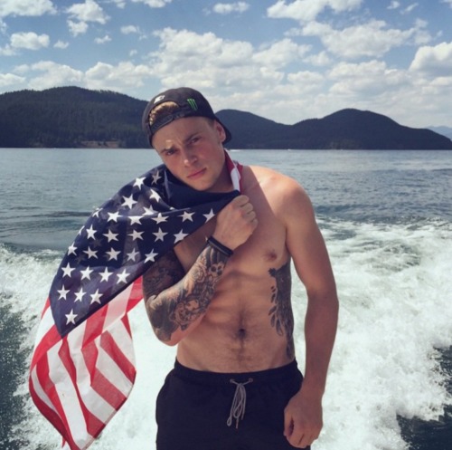 Vote hottie Gus Kenworthy for skier of the year here!: http://freeskier.com/stories/final-round-vote