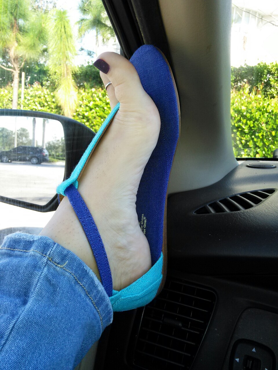 toesyumyum:Love me some yummy yummy toes!!