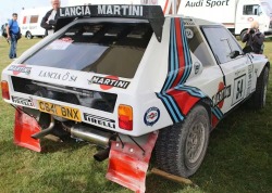 bikesandcars:  Lancia Delta S4