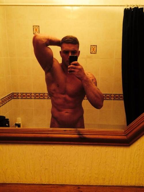 hungryboy616:  http://hungryboy616.tumblr.com adult photos