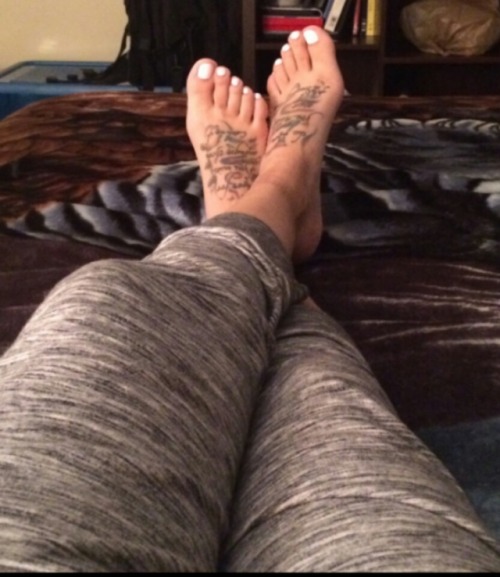 drunkofftoez: She likes to tease but she won’t let me have her feet SMH.. What am I gonna do.. Her f