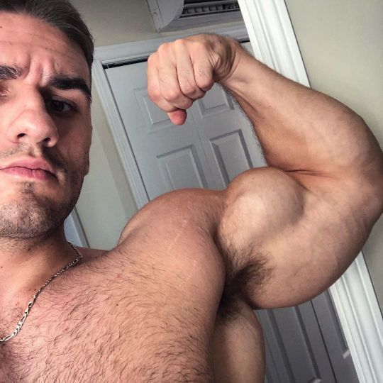 bigtexmusc:jocksandpits:Great pits on this muscleboy 🐽👅