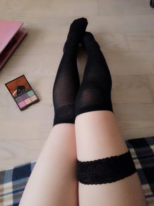 showyoursocks: pinkbabykitten: You can even see my phone