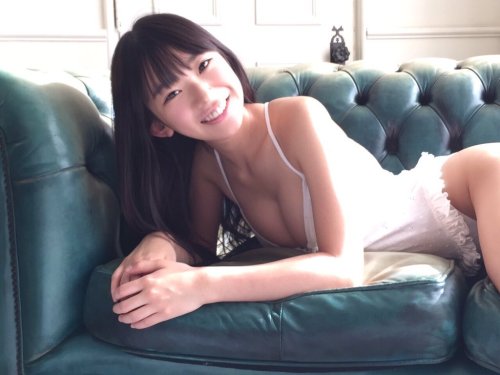 she-cool:  長澤茉里奈  Teen boobs