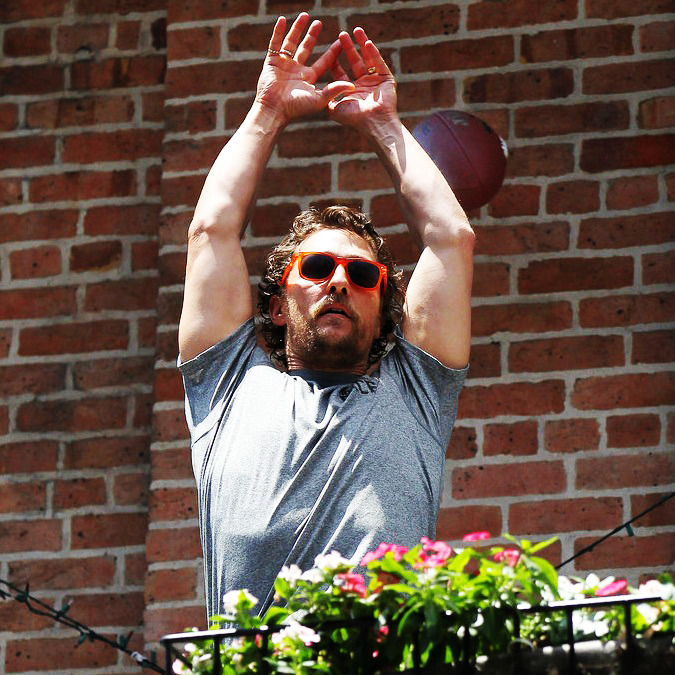  True Detectives Brad Pitt and Matthew McConaughey discover that they’re neighbors
