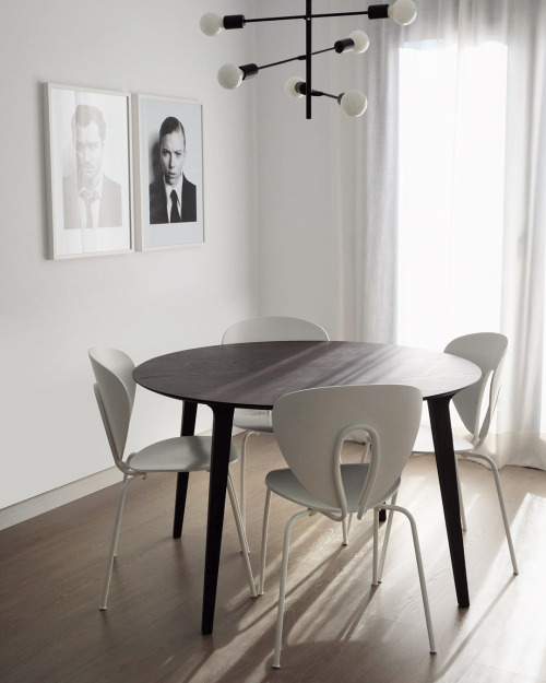 STUA round Lau table with Globus chairs, both Jesus Gasca designs.GLOBUS: www.stua.com/design/globus