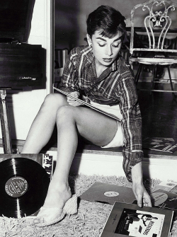 insanity-and-vanity:  Audrey Hepburn during