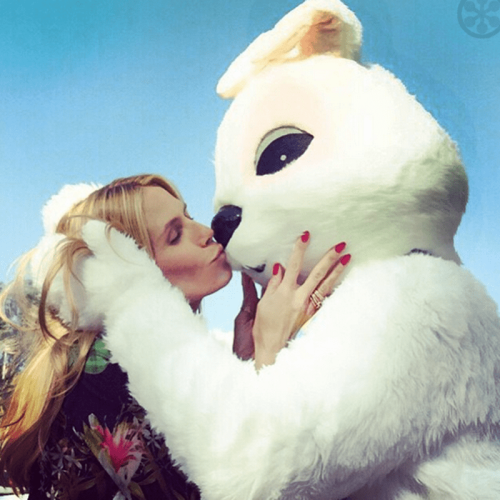 blondebrainpower:Heidi Klum Kisses the Easter