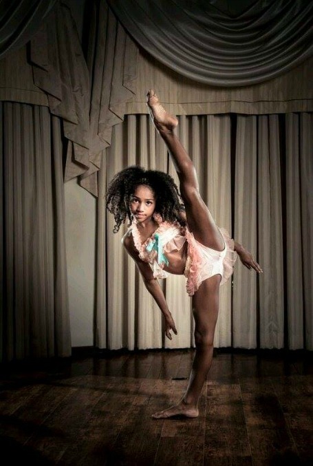 ardnale:  tmack44:  securelyinsecure:  Black Girls Rock: Twin Dancers Are Accepted