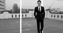 hiddlestonfan:  hiddlesprincess:  lokihiddleston: Tom Hiddleston — 3D  …now just come out of the screen please.  It’s like he’s defying the boundaries..  