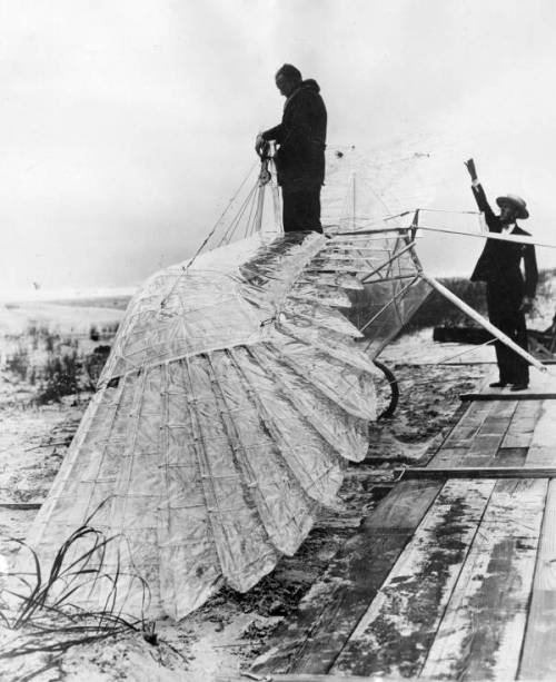 nekasuz:   Ornithopter and creator George R. White at St. Augustine, FL 1927  White is in his foot-p