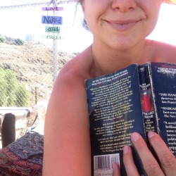 saralovessunflowers:  Reading naked is better