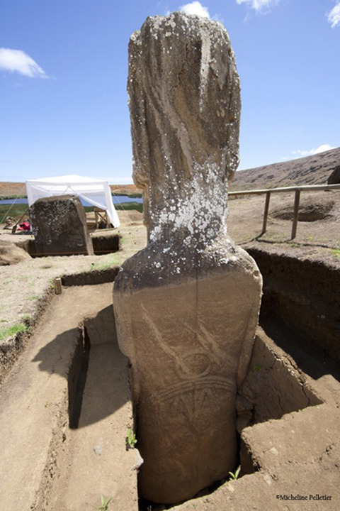 echoes-from-the-stars: nyagao: モアイ像の下を掘った結果ｗｗｗｗｗｗｗｗｗ  Easter Island Moai have Bodies This just raise