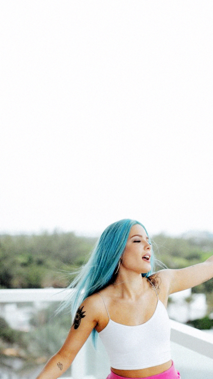 halsey lockscreens // like if you take xoxo