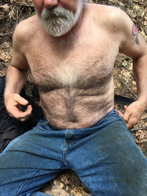 satyrvine: i met this sexy backwoods vermonter in the forest…  he wore dirty jeans smelled li