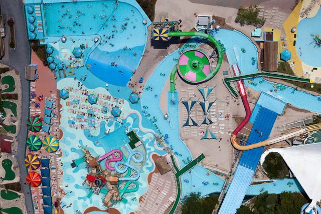 beben-eleben:  Alex McLean, a licensed pilot and photographer, took these gorgeous