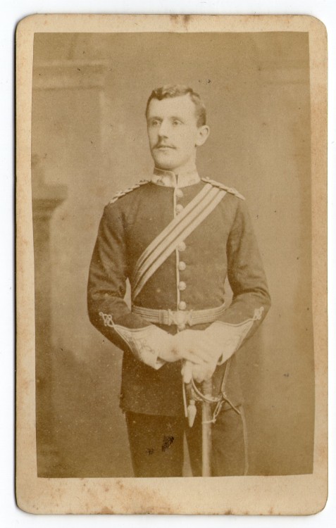 original 19th century carte de visites and cabinet photos of soldiers in Uniform 