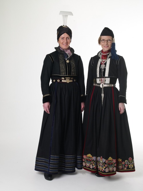 Faldbúningur 19th Century In the 19th century costumes were more restricted than had been. Unlike in