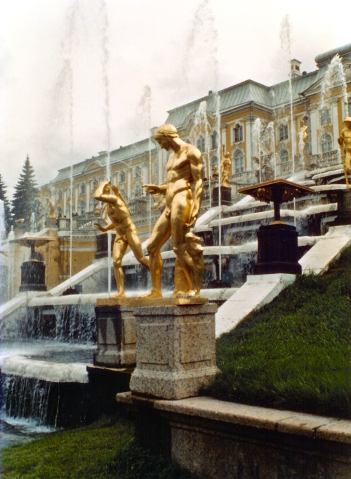 Fountain, Peterhof (Петерго́ф;), Leningrad (now St. Petersburg, Санкт-Петербург), USSR (now Russia, 