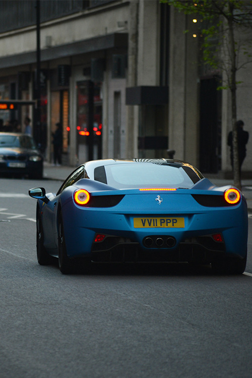 tentcamp:  “VIP-Ferrari” /© / tentcamp  thanks to je! 