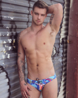 amazingmalenudity:Dustin McNeer