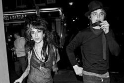 amywinehousequeen:  Amy Winehouse and Pete Doherty walking through London