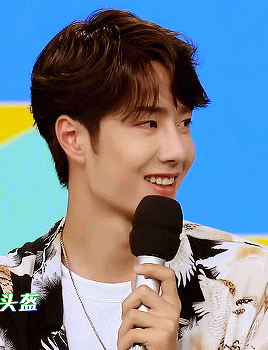 imbluesky:Cute smiley Wang Yibo