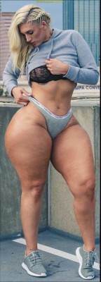 widehips-phatass:Thick thighs and big booty #thickgirltwitter