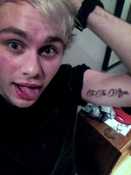 ashirwined:  5SOS and their tattoos 