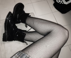 doc-martens-latex-boots:  <3