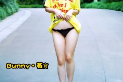 spcmine:  2011-1 蕾丝兔宝宝黄T恤黑丝露出 part 2
