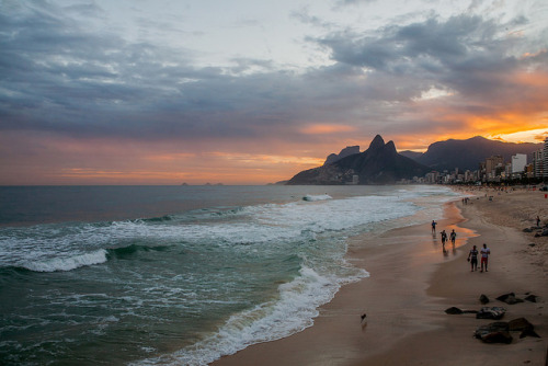 forbiddenforrest:  Ipanema beach, Rio de Janeiro, Brazil by sandeepachetan.com on Flickr.