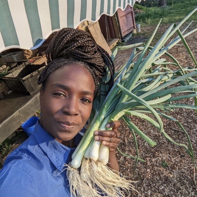 yanthecapricorn:Black Women and their harvests🌿🧺🍅🥬